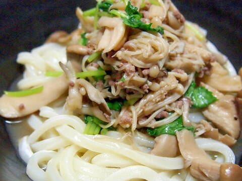 きのこと三つ葉のうどん